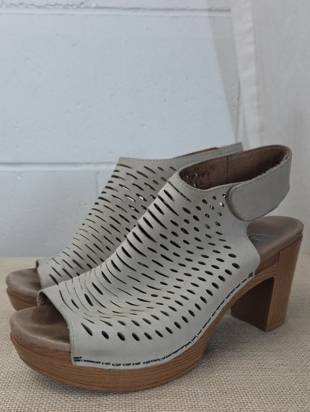 Dansko Danae Perforated Leather Slingback Block Heel Sandals in Oyster Sz37